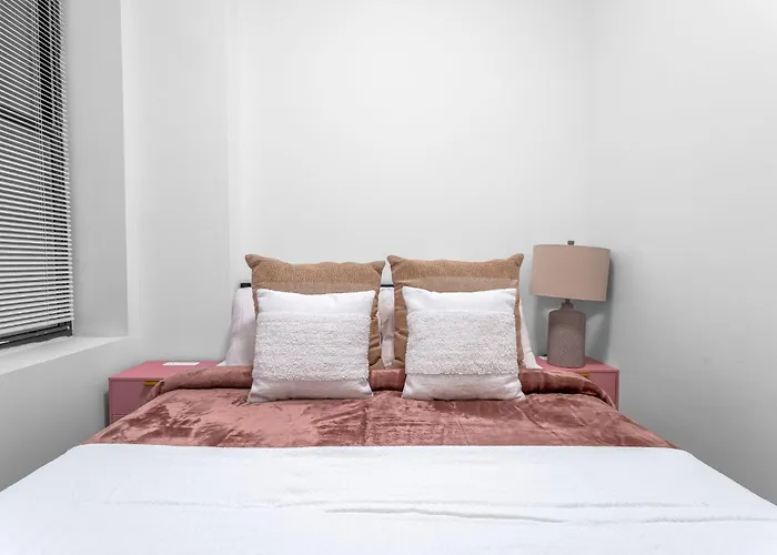 Elegant Chelsea Stay With 3Br 2Ba Near The High Line